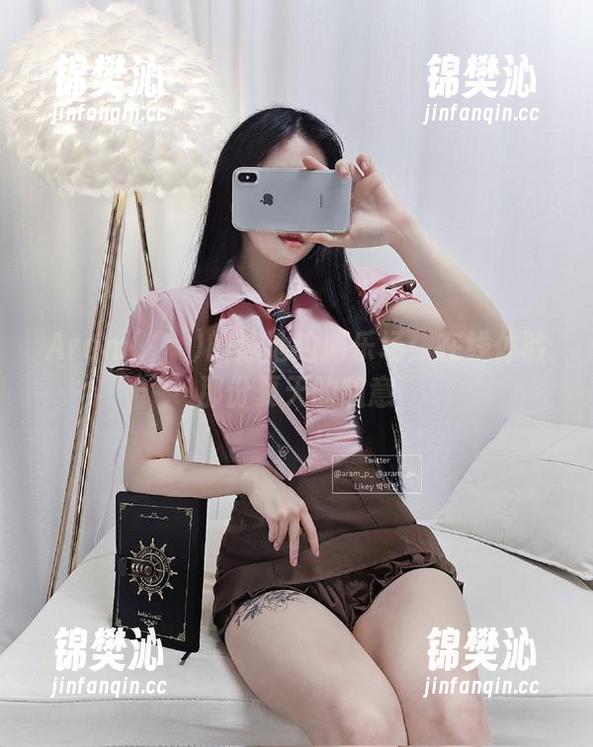 Aram(아람)的泳池边游乐场：在线体验那份夏天的随意