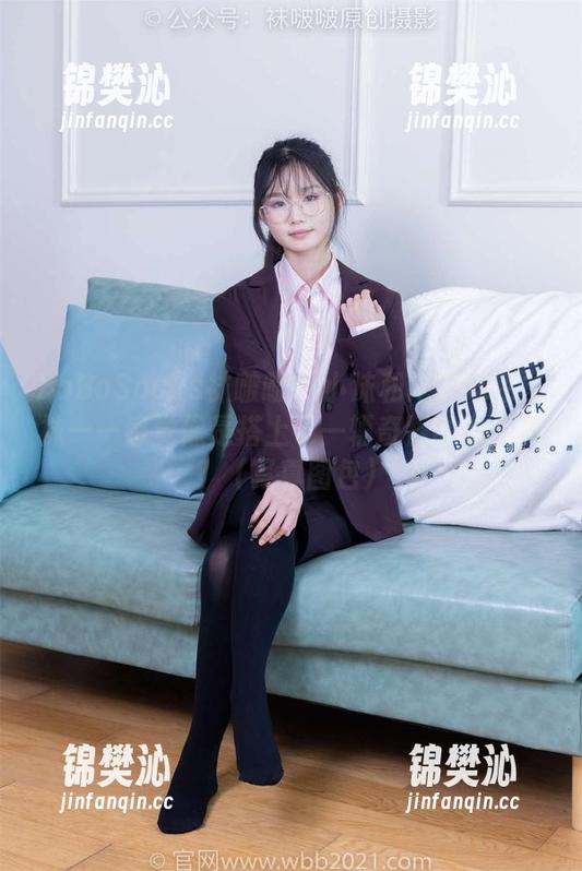 BoBoSocks袜啵啵 - 小沫和她的绿色丝袜——感觉像是搭上了一辆奇怪的时光机？（写真图包）