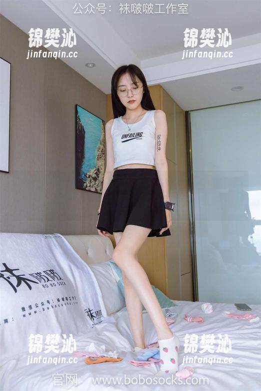 BoBoSocks袜啵啵 - 不一样的稚予：黑色美甲花絮套图，杂乱无章的美