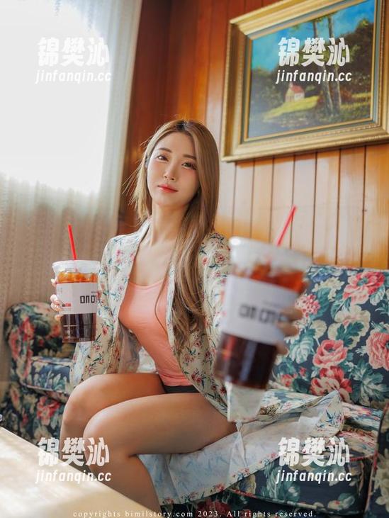 Bomi(普美)兔女郎私拍，套图里的每张图都在挑逗某种好奇心——我说，大家懂吧？