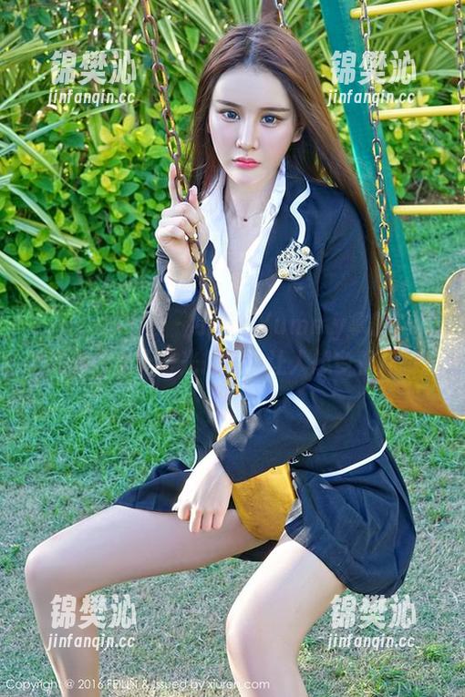 Feilin嗲囡囡 - 小蛮妖Yummy拿的这女神写真，毫无圣光却意外让人想多看几眼。