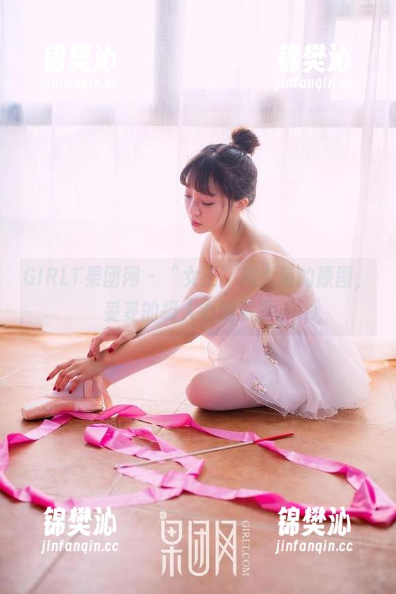 GIRLT果团网 - “女王”周大萌的原图，妥妥的摄人心魄资源。