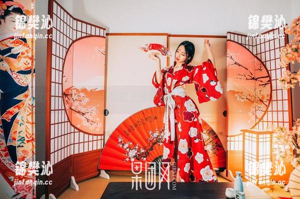 GIRLT果团网 - 在高跟鞋上翘着的周妍希，写真里是多娇媚？