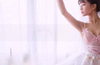 窄腰翘臀在果团网里舞动,精选写真请查收