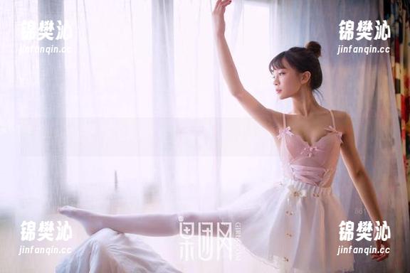 窄腰翘臀在果团网里舞动，精选写真请查收