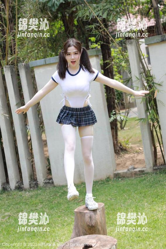 MFStar模范学院 - 这原图里的女孩，完全是吴思晚！看得我不禁想多看几眼。