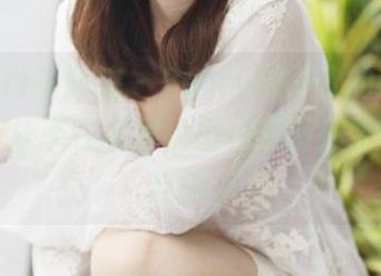 MyGirl美媛馆 - Betty林子欣的泳池写真集，分享在水里优雅和狼狈交替的酸甜苦辣。