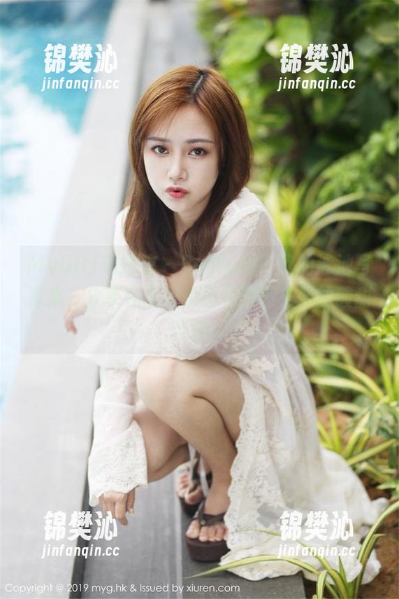 MyGirl美媛馆 - Betty林子欣的泳池写真集，分享在水里优雅和狼狈交替的酸甜苦辣。