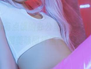 Quan冉有点饿的办公室写真分享,工作和美味同样值得记录!