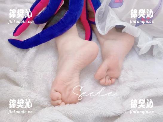 微妙的张力，Seele麦麦让德丽莎的命运似乎不可逃避。