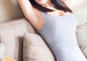 TouTiao头条女神 - 定制一下！松果儿的空姐图集，穿着高跟鞋飞天