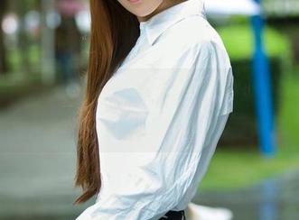 TuiGirl推女郎 - 冯雨芝的比基尼写真碰上高清视界：海的颜色好像好深啊……