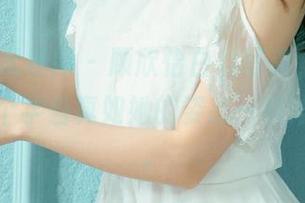 UGirls尤果网 - 顾欣怡白丝写真,“定制”这两个字当真如她的姿态一样难以抗拒。