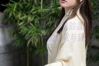 Xiuren秀人网 - 穿越灰丝的孟狐狸FoxYini,写真里的轻松与旖旎
