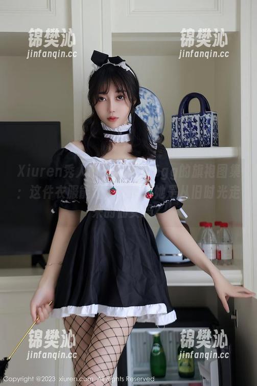 Xiuren秀人网 - 尤妮丝Egg的旗袍图集：这件衣服能让人误认为她是从旧时光走来的仙女吗？