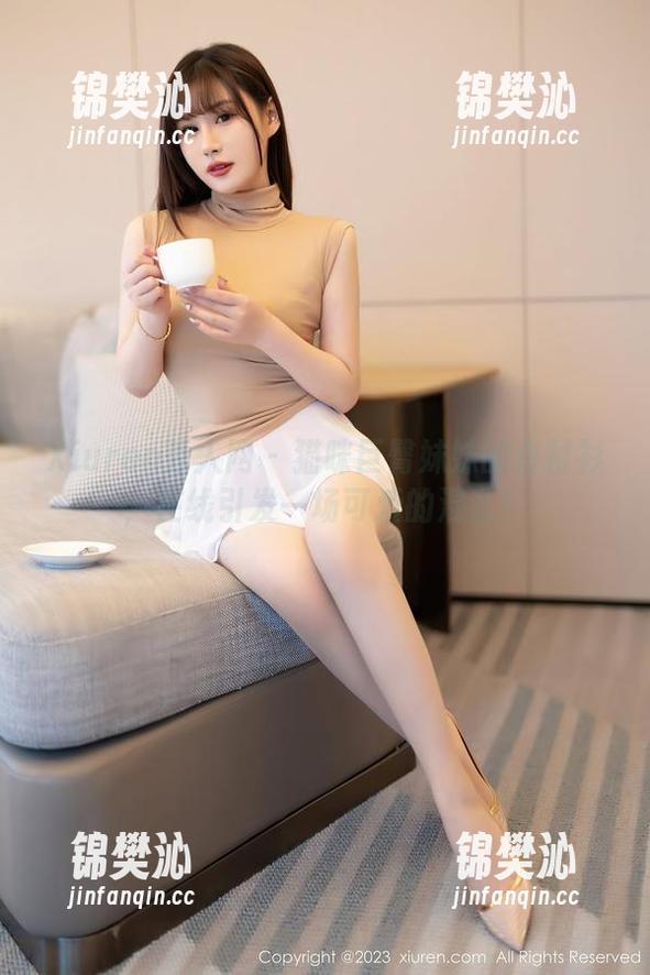 Xiuren秀人网 - 猫咪巨臀妹妹的白衬衫，在线引发一场可爱的混乱！