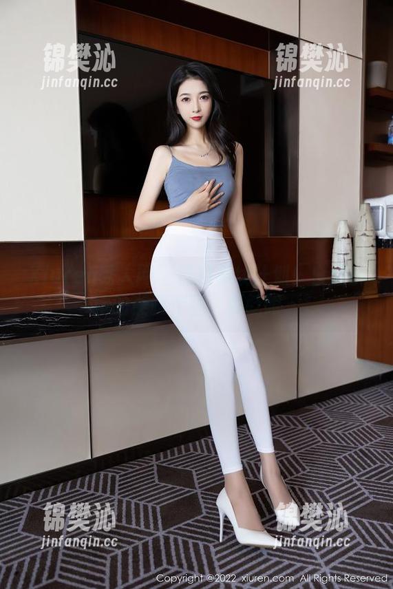 Xiuren秀人网 - 拯救视线计划！白露小猪的美腿作品，别眨眼～