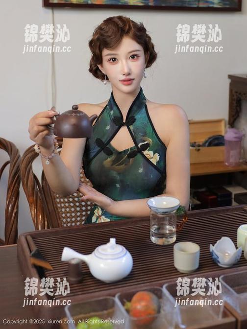 Xiuren秀人网 - “舌尖上的菊花ace，空姐的空中漫游”——要不要下载一波？不下载就飞不起来喔！