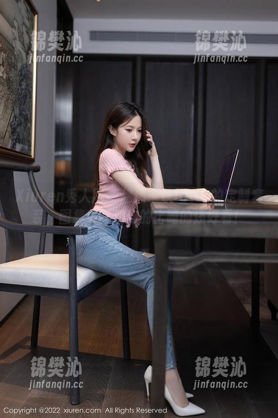 Xiuren秀人网 - 趁热拿铁latte的定制套装，图集中我们穿的比喝的还好看！
