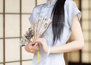 Xiuren秀人网 - 从原图到套图，鱼尾fish女王的女王范儿，连风都得给她借张伞！