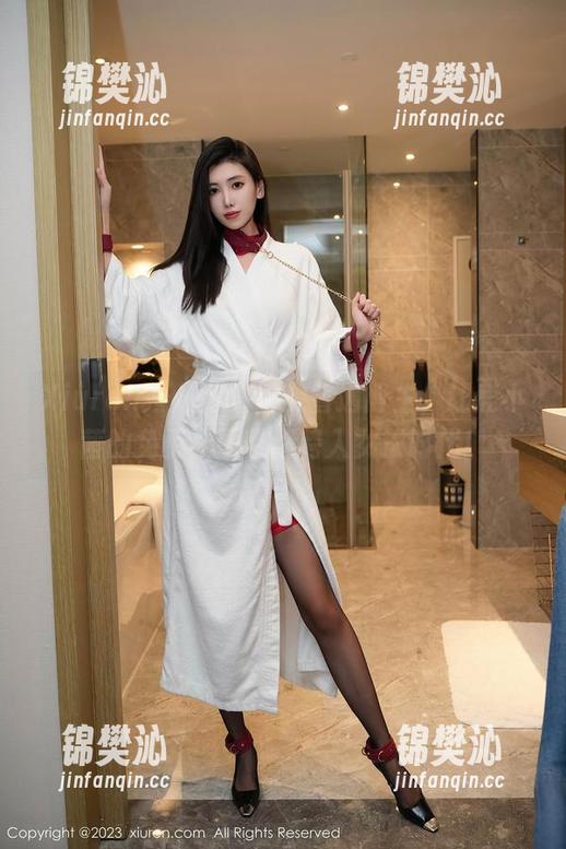 Xiuren秀人网 - 不做普通博主，让鹿小茜的免费套图带你跨入女王时代！