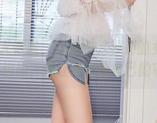YouMi尤蜜荟 - 细品合法萝莉的女孩原图–崩溃边缘，竟让我怀疑自己的审美。