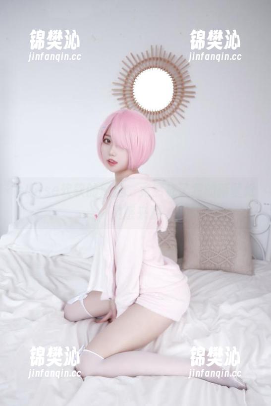 eloise软软的黑丝，竟然成了我的新壁纸灵感来源