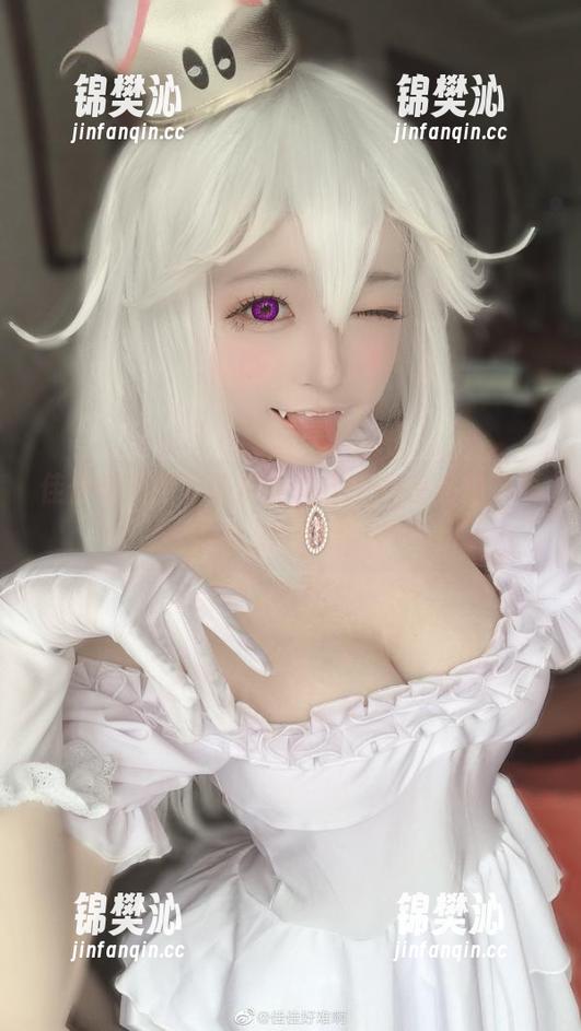 佳佳好难啊 佳佳好难啊穿着皮衣乱步,她在私拍图集里就是一阵风。