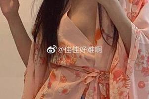 让我们去佳佳酱ovo的私房，欣赏属于少女的独特图片
