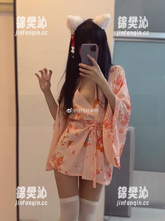让我们去佳佳酱ovo的私房，欣赏属于少女的独特图片