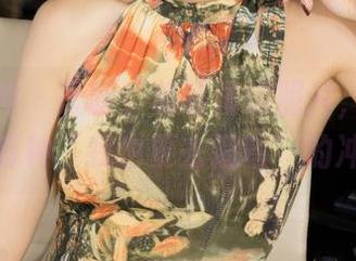 克拉女神 - 最新!杨暖海边照片,是否也让你有种“我也要去遛弯”的冲动?