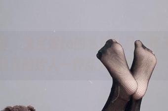 微密圈 - 兔宝妮to的私拍作品，格子女仆装真的给人一种乱入的可爱感。