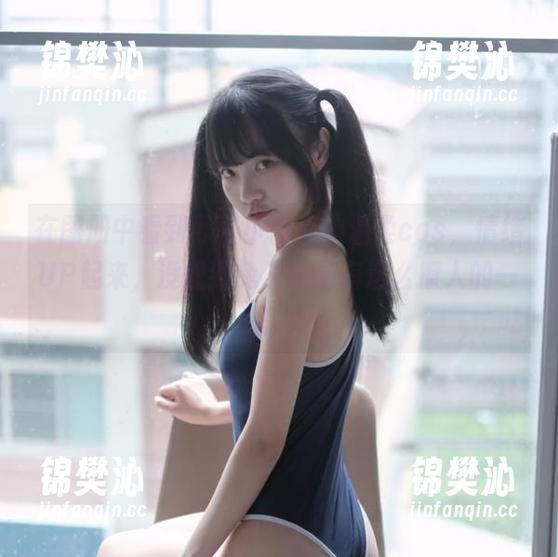 在图册中看到可可小白兔的温柔cos，情绪UP起来，没想到兔子也能有这么撩人的一面！