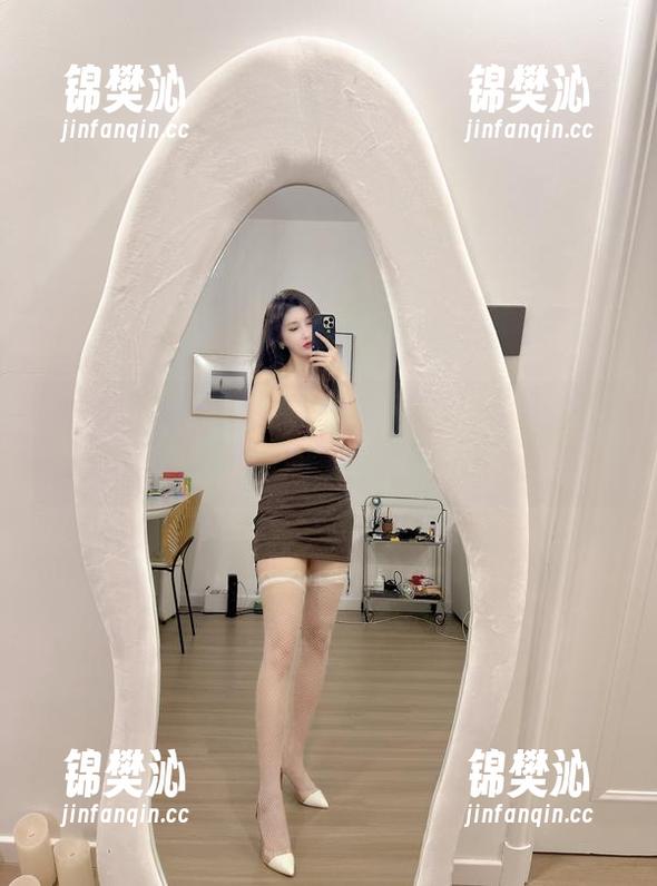 微密圈 - 写真中的周妍希：肉色丝袜，果然是个惹人注目的元素