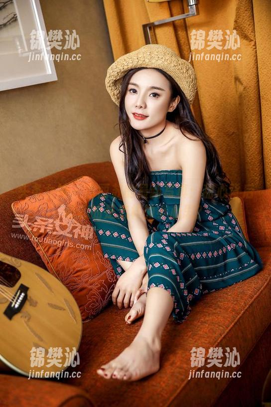 头条女神-古丽苏 头条女神 - 古丽苏的最新写真:甜心背后隐藏的是怎样的小心思?