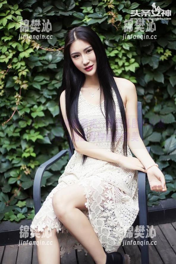 头条女神 - 日常随意式：李菲儿图片合集，随便一拍却有种闲散的美