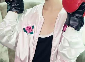 头条女神 - 原图查看！申美嫣和吊带的轻松一幕