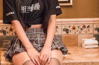 头条女神 - 语溪黑丝合集，翻页看着看着就不自觉地停了呢