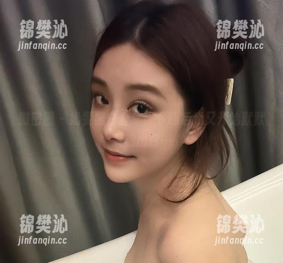 微密圈 - 奶雯黑白合集，下载后我又开始默默灵魂出窍…
