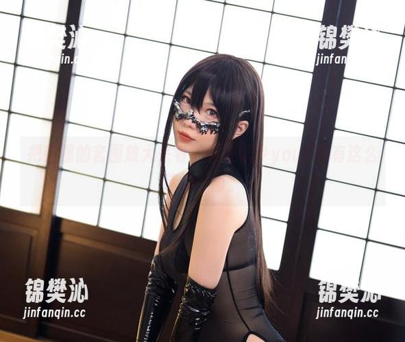 把柴郡的套图放大来看，原来妖少you1也有这么迷的一面。