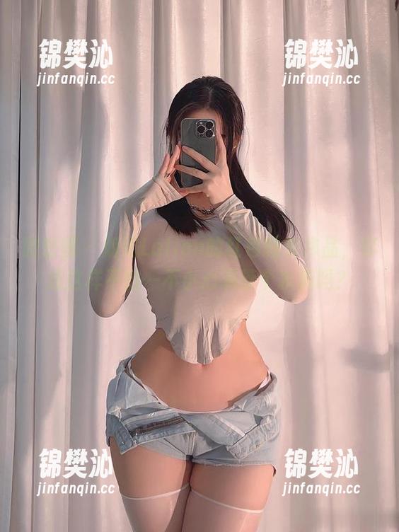 微密圈 - 姐姐Lalion的红色睡衣作品，穿成这样不怕一不小心滴落个水滴吗？