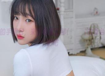 放下你的手提包，来查看姜仁卿(강인경)的粉色内衣福利吧