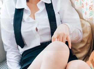 孙乐乐(손예은)的定制图片：美脚也能是艺术