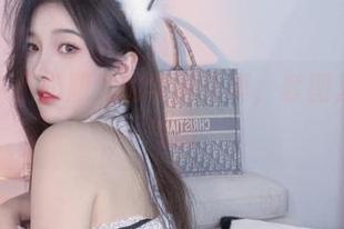 瞧呀，小小奶瓶儿的学妹写真，套图里的懵懂气息