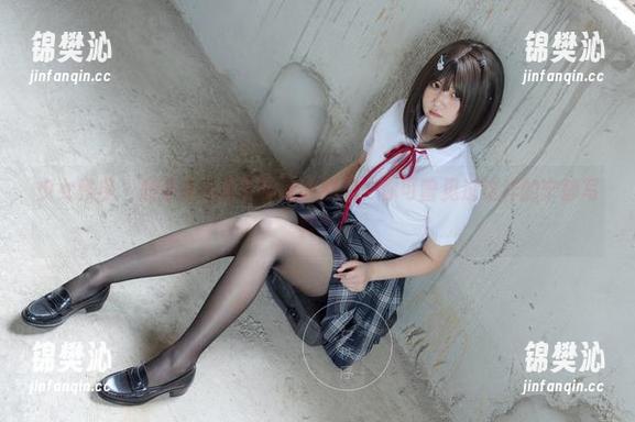少女秩序 - 鹿可在白裙下的诗意栖息：你可曾见过这样的宁静写真？