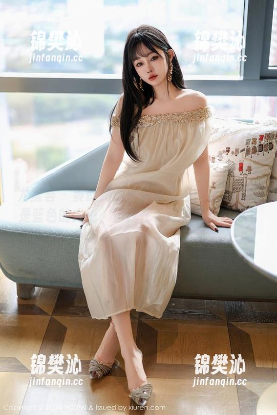 尤蜜荟 - 黄歆苑的水手服图包：每一帧都是蓝色的大海，但我在无边的想象里游弋