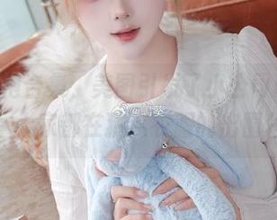 嶋葵旗袍合集，美图引发了小公司的群聊炸裂，大家都在猜这衣服的出圈程度。