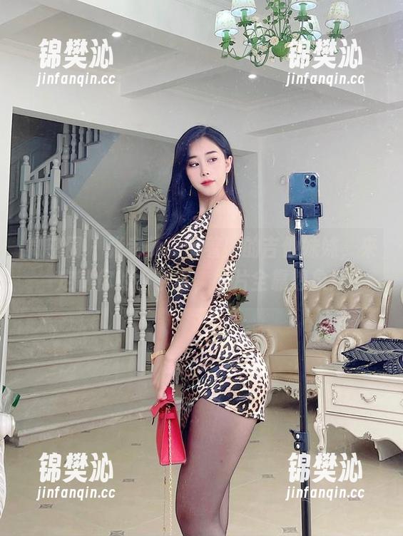 微密圈 - 张老师，带着她的吉他妹妹，来定制你的小宇宙，图片全靠想象！