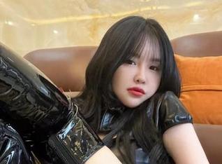 微密圈 - 新鲜出炉的张鑫baby图包,五彩灯光下带你体验五味杂陈的“美”!