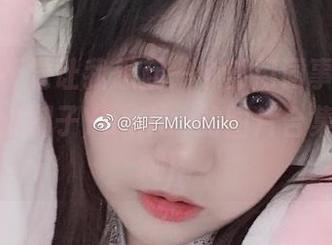 和服,不觉让我想起一个部门同事的法袍——不过御子Yumiko的图片合集绝不含糊!